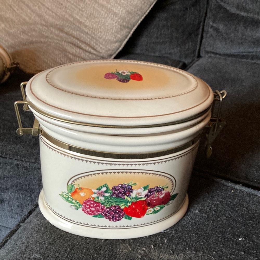 Knott's Berry Farm Goods Ceramic Canister vintage. Hinge style opening. Fruits.